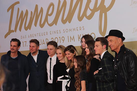 Max von Thun, Benjamin Trinks, Rafael Gareisen, Valerie Huber, Leia Holtwick, Ella Päffken, Laura Berlin, Moritz Bäckerling, Heiner Lauterbach bei der Weltpremiere "Immenhof - Das Abenteuer eines Sommers" im Mathäser Filmpalast, München am 13.01.2019 (©Foto: Martin Schmitz